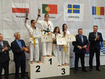 lena-santarius-i-miejsce-kumite-37-mistrzostwa-europy-karate-kyokushinjpg.jpg
